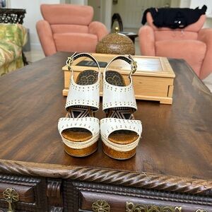 Size 7.5 Jessica Simpson wedge platform sandals white with gold accents